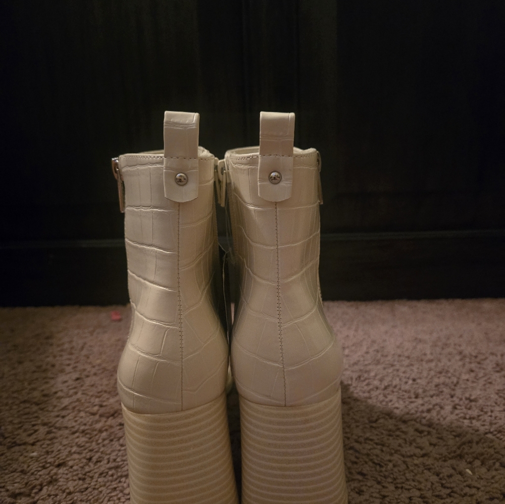 NWT FOREVER 21 Booties - Picture 2 of 5